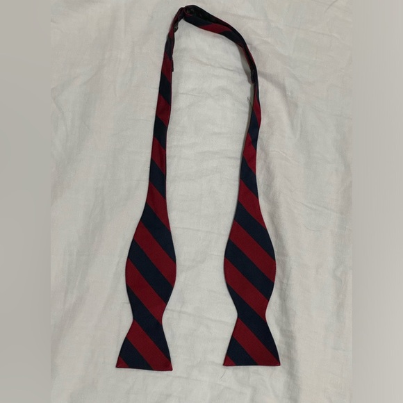 Jos A Bank Red & Navy Blue Stripe Silk Bow tie - Picture 1 of 4